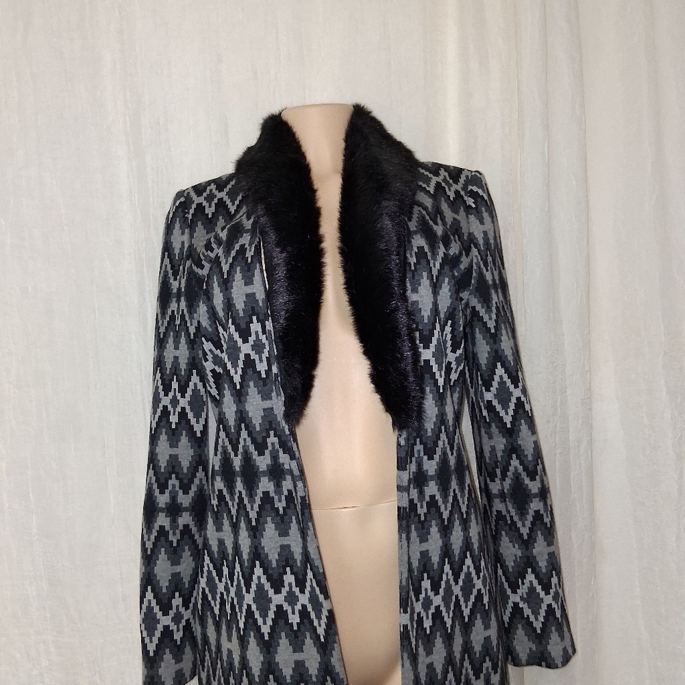 INC International Concepts Wimen Size S Black and Gray Zigzag Cape - Picture 5 of 16